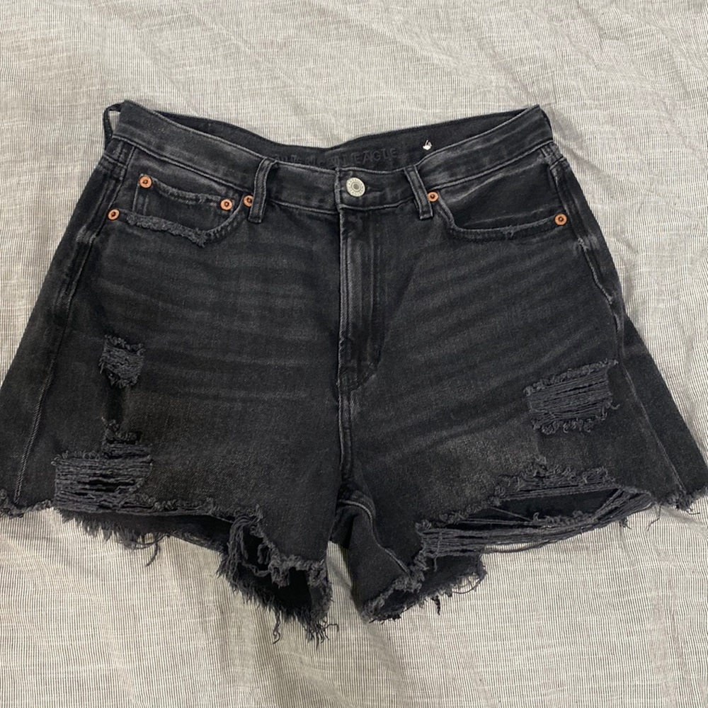 American Eagle Outfitters Distressed 90s Boyfriend Short